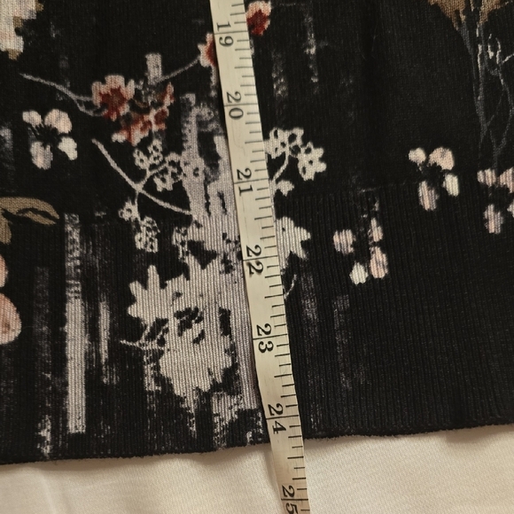 White House Black Market Black Floral Blouse - Picture 10 of 14